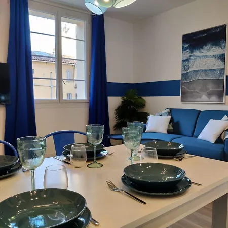 La Porte Bleue *